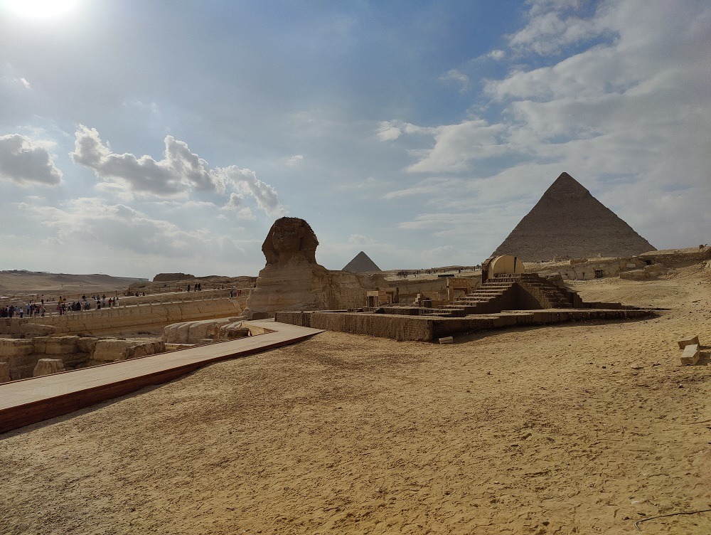 Pyramids of Gizeh sphinx